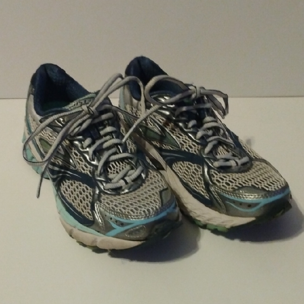 Brooks Blue and Gray Athletic Shoes with Breathable Mesh and Cushioned Midsole